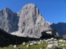 Il Rifugio Maria Alberto ai Brentei con il Crozzon di Brenta e il canalone Neri