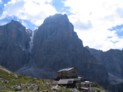 Il Rifugio Maria Alberto ai Brentei con il Sole del primo pomeriggio